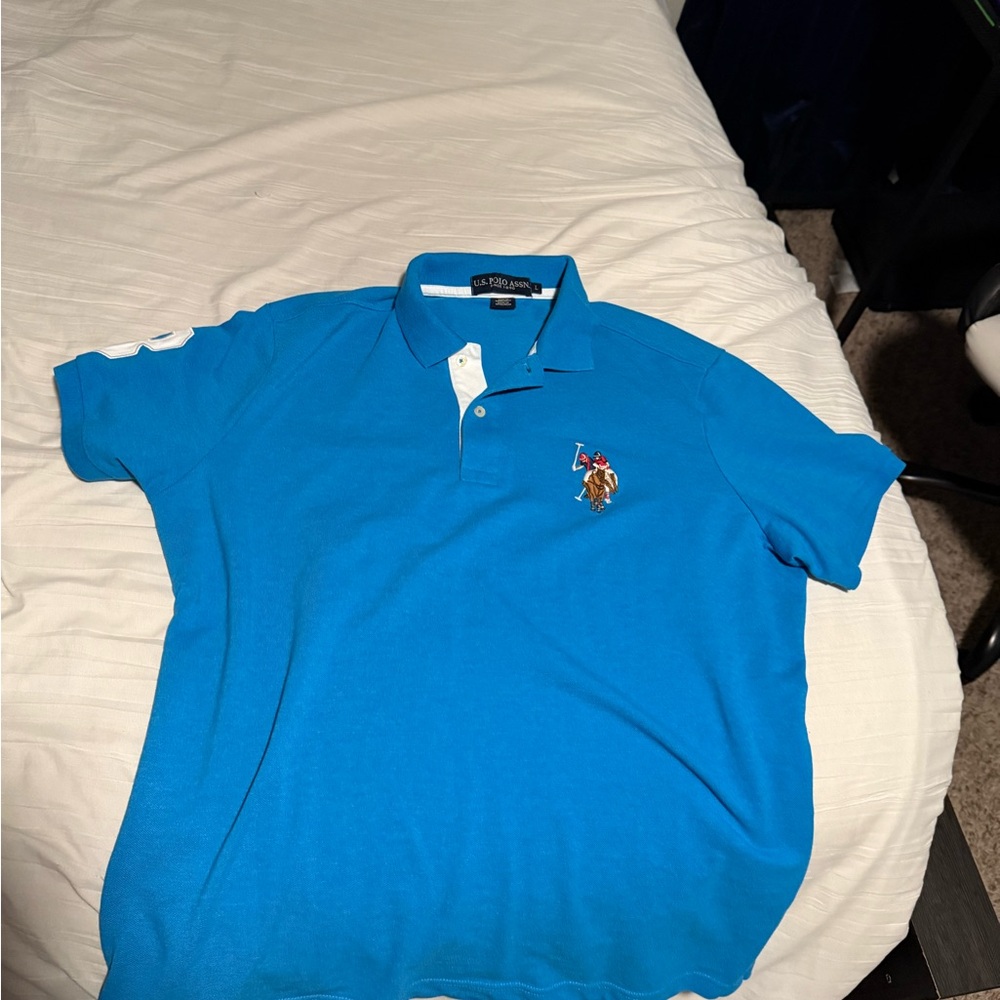 Polo L blue shirt

Very minimal wear
